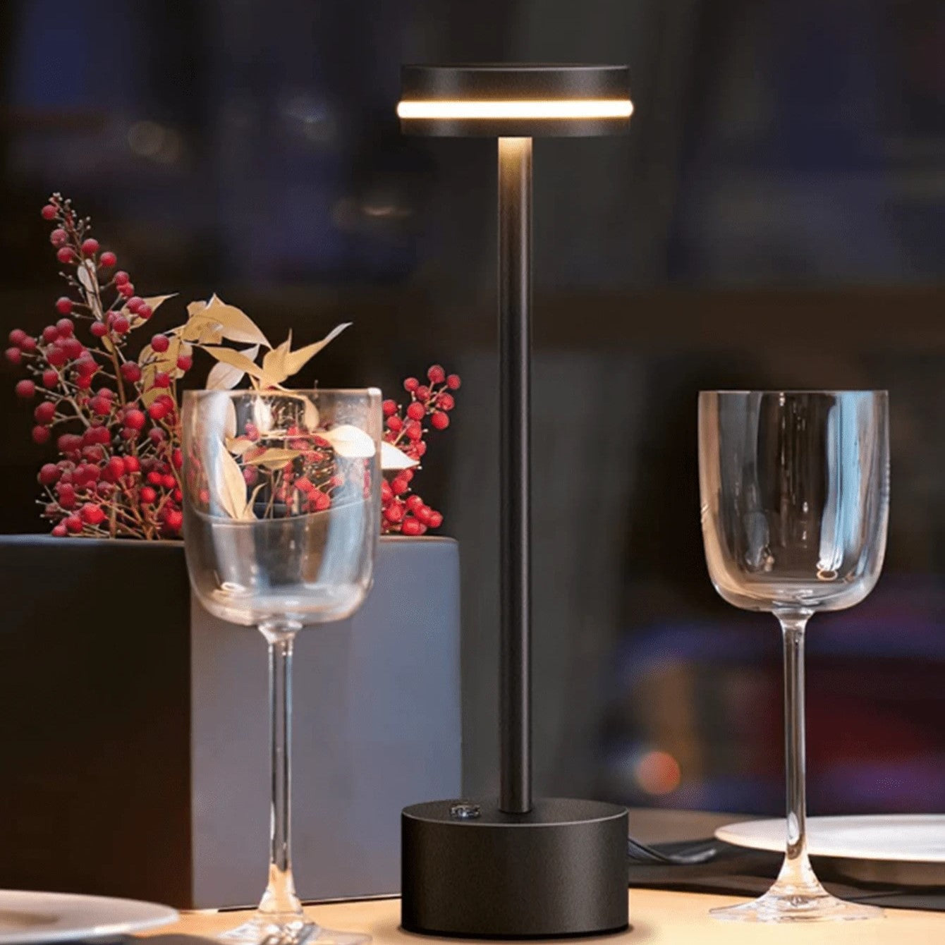 CosmoLicht | Stijlvolle tafellamp met een modern ontwerp dat een vleugje kosmische elegantie toevoegt aan je kamer
