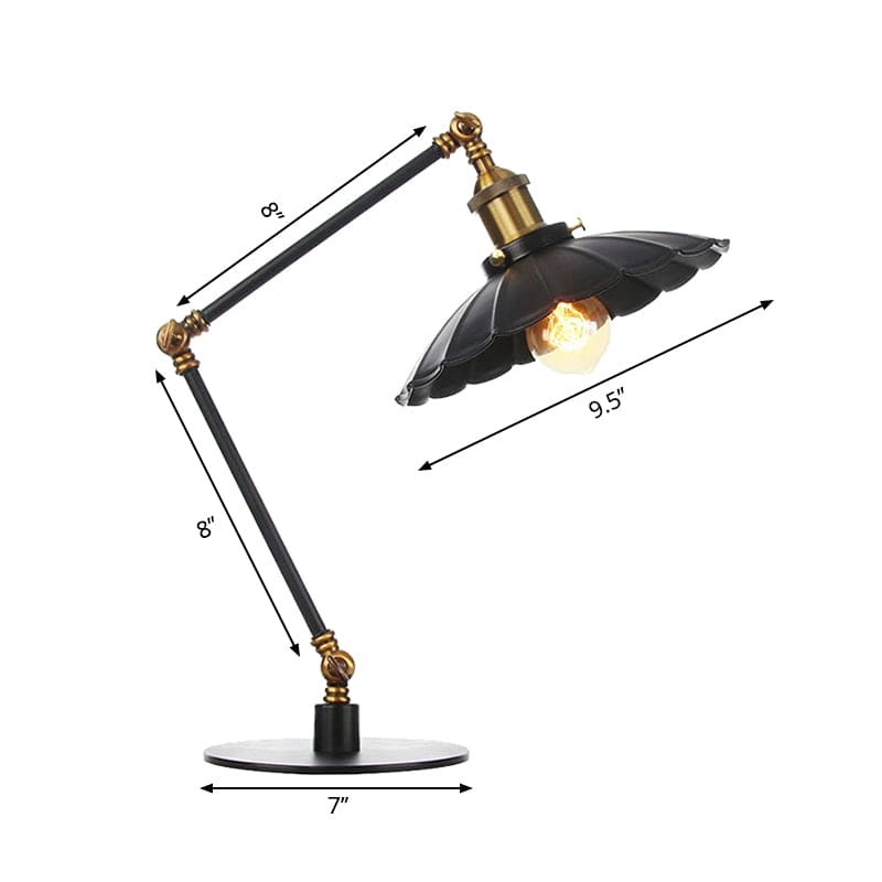 Vintage glamour | Sculpturale metalen tafellamp in retrostijl
