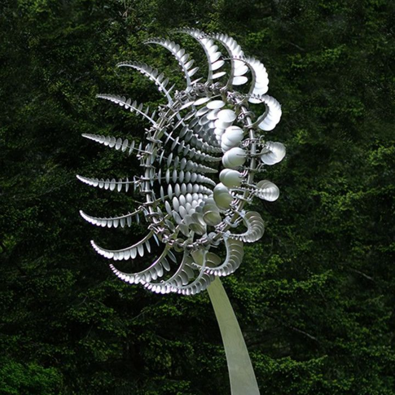 Unieke magische metalen windmolen