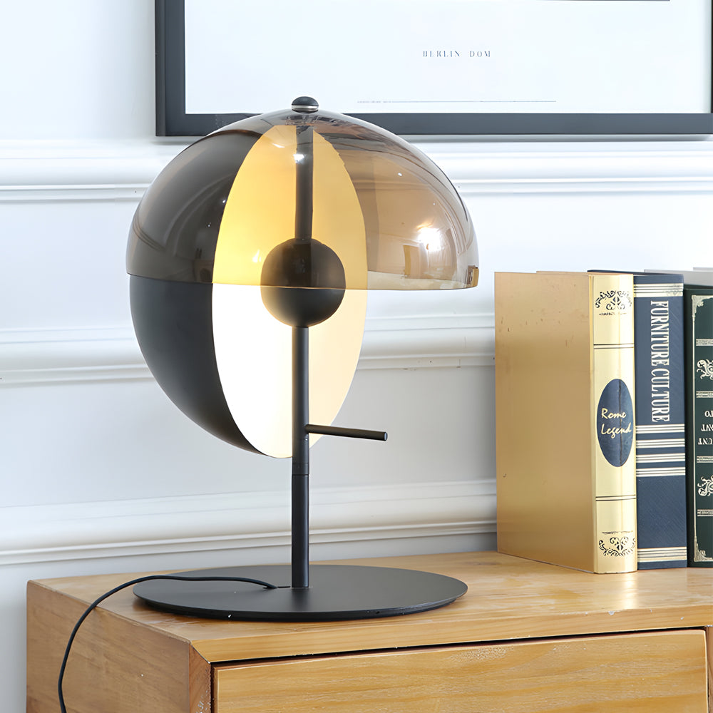 Theia | Elegante tafellamp met modern, halfrond ontwerp en gerookte kap