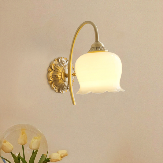 BlossomGlow | Elegante koperen wandlamp