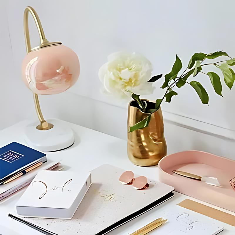 LeuchtendeVerbindung | Tafellamp van glanzend metaal en glas