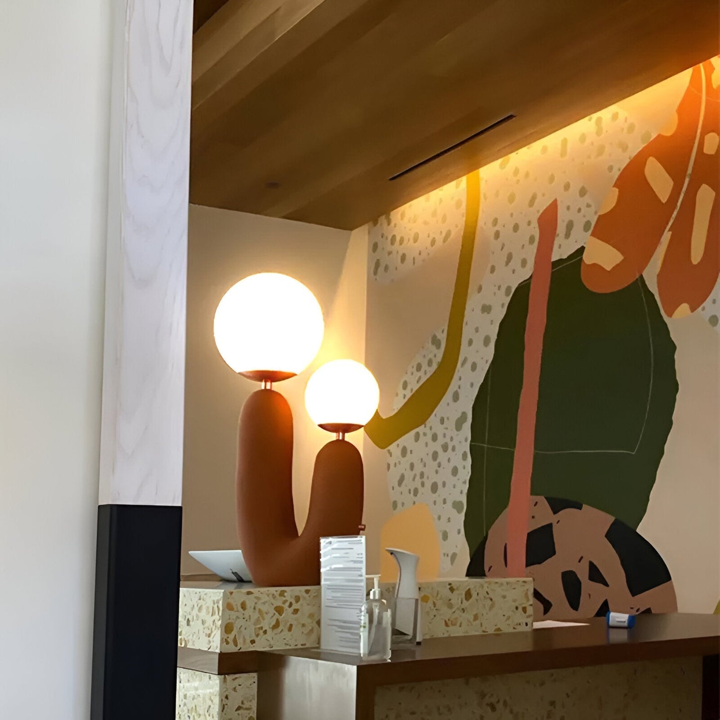 KaktusGlühen | Stijlvolle kunsthars tafellamp met twee glazen bollen voor een moderne en uitnodigende sfeer