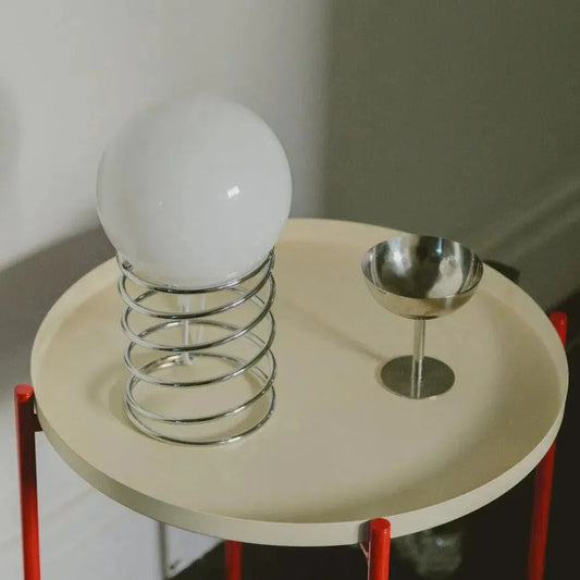 Metalen lamp met veer