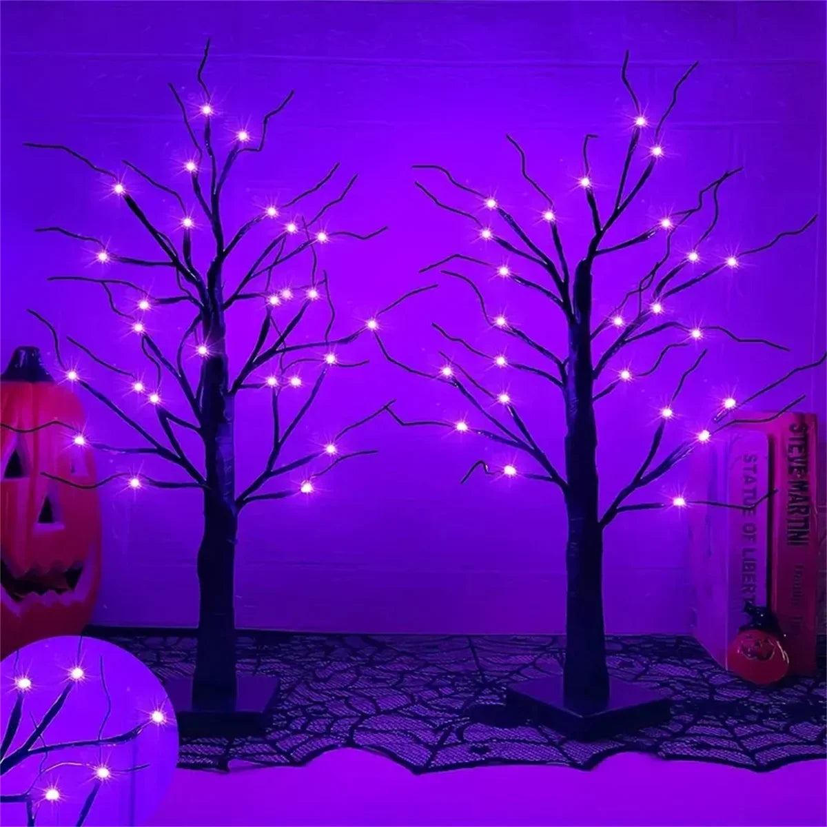 Enge en mooie LED tafellamp voor Halloween in berkenboom design