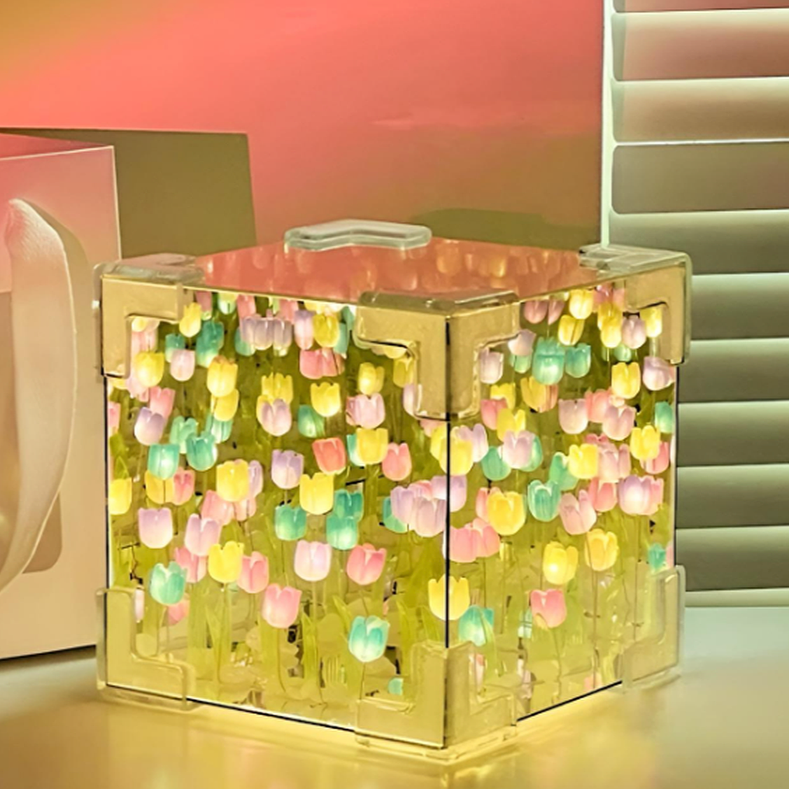 Tulip Magic Spiegellamp | Elegante Tafellamp met Tulpmotief & Luxe Reflecterend Design