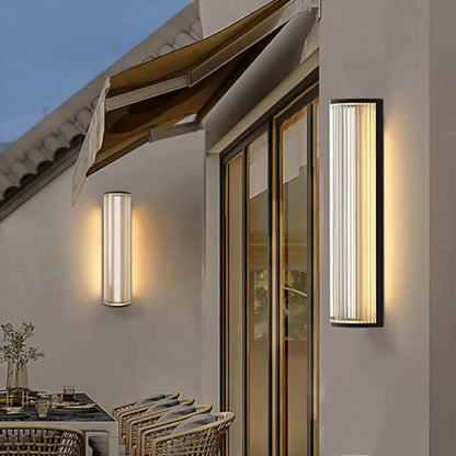 SolarSleek | Elegante wandlamp op zonne-energie