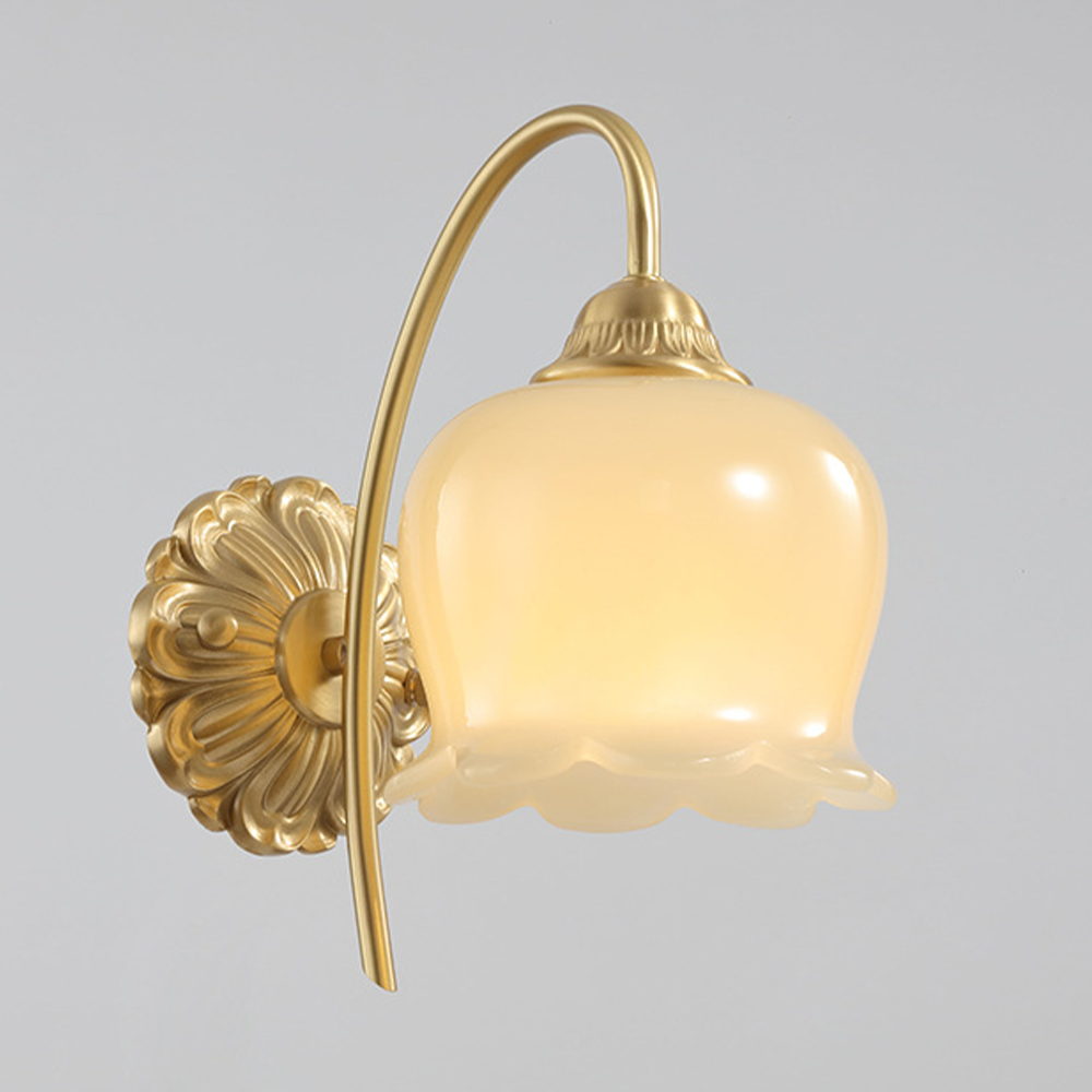 BlossomGlow | Elegante koperen wandlamp