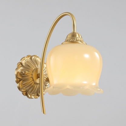 BlossomGlow | Elegante koperen wandlamp