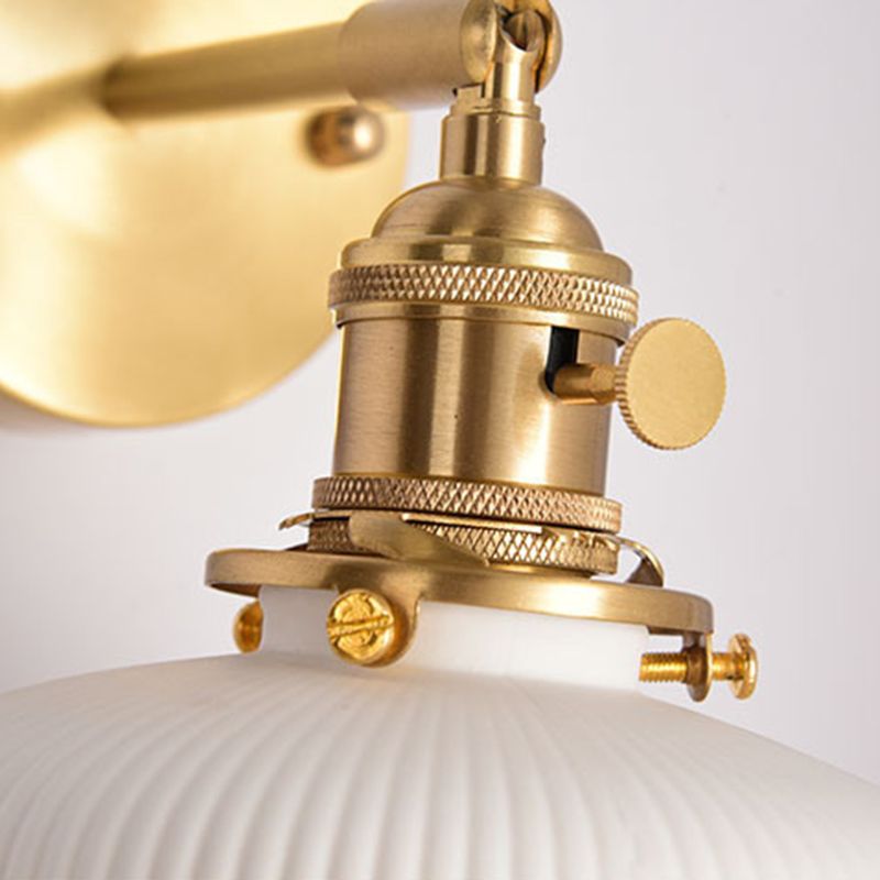 Tijdloze wandlamp met geribbelde vorm