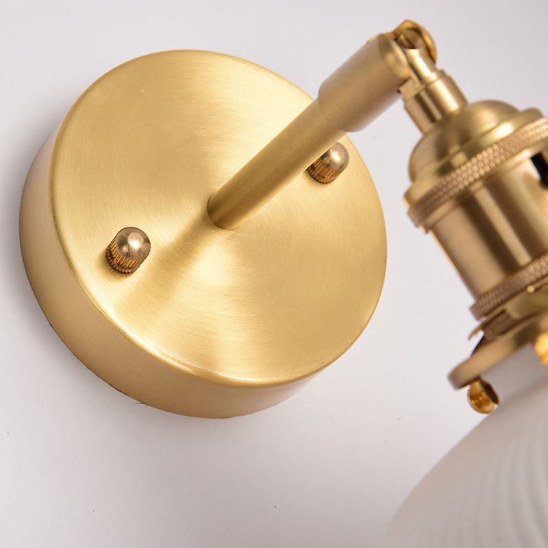 Tijdloze wandlamp met geribbelde vorm