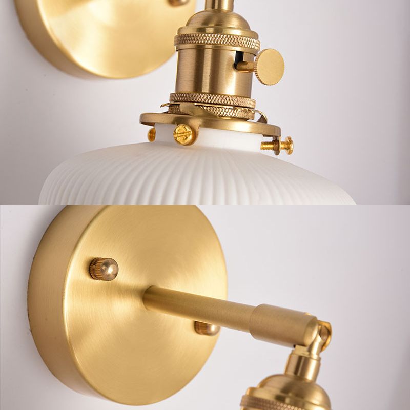 Tijdloze wandlamp met geribbelde vorm