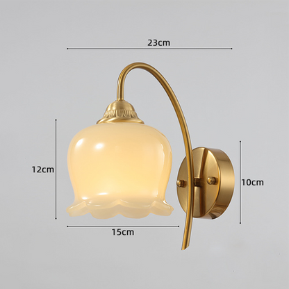 BlossomGlow | Elegante koperen wandlamp