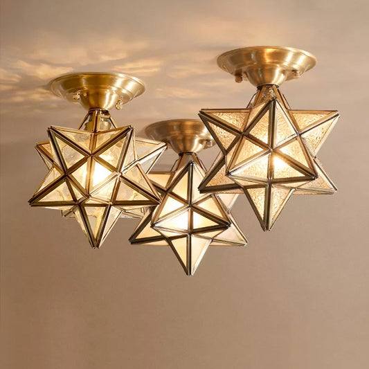 STELLAR – Plafondlamp van messing in stervorm met transparant glas