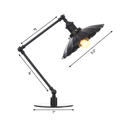 Vintage glamour | Sculpturale metalen tafellamp in retrostijl
