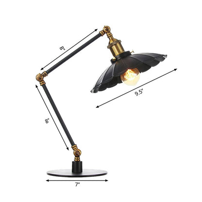Vintage glamour | Sculpturale metalen tafellamp in retrostijl
