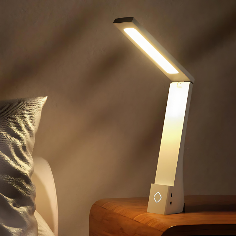 BerührenFlex | Opvouwbare tafellamp met aanraaksensor voor moeiteloze bediening in de moderne werkomgeving.