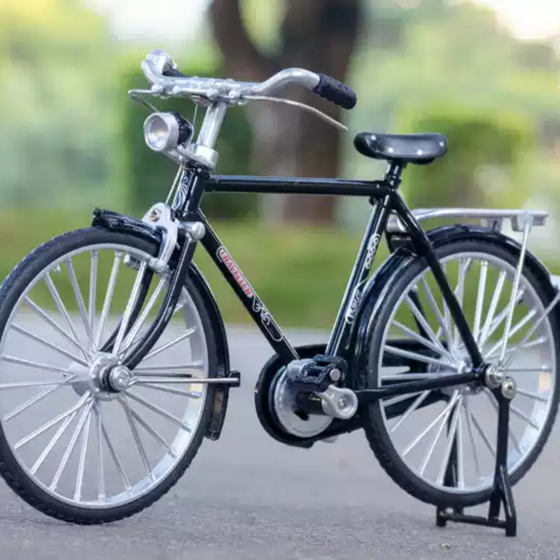 VintageCycle | Elegant retro fietsmodel Ornament