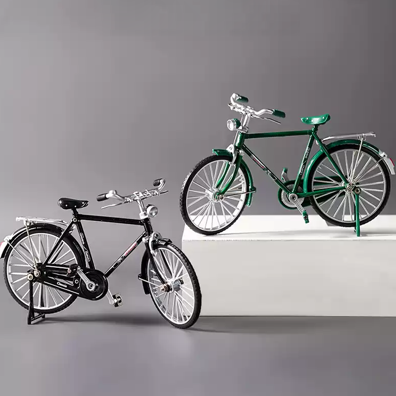 VintageCycle | Elegant retro fietsmodel Ornament