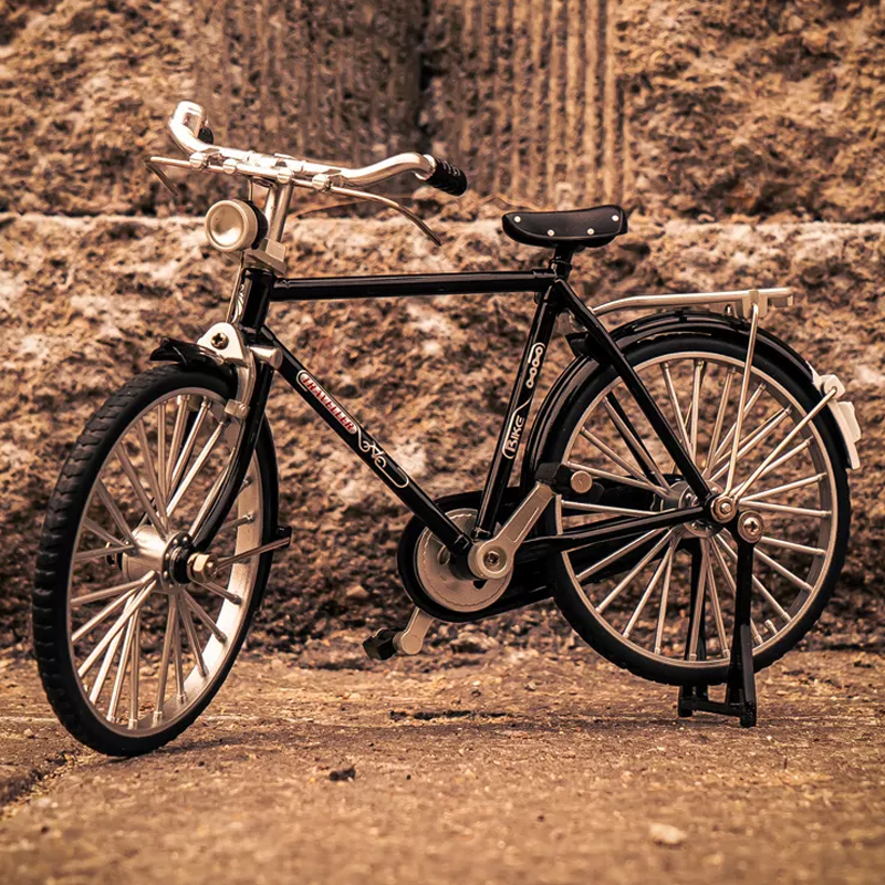 VintageCycle | Elegant retro fietsmodel Ornament