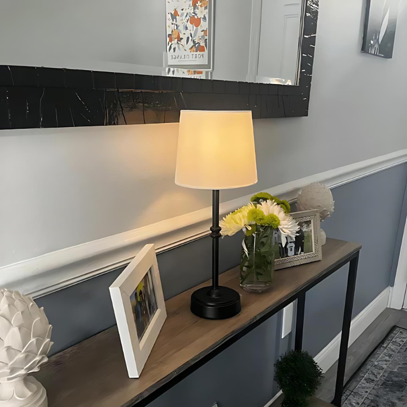RetroLux LED tafellamp met elegante stoffen kap in vintage design