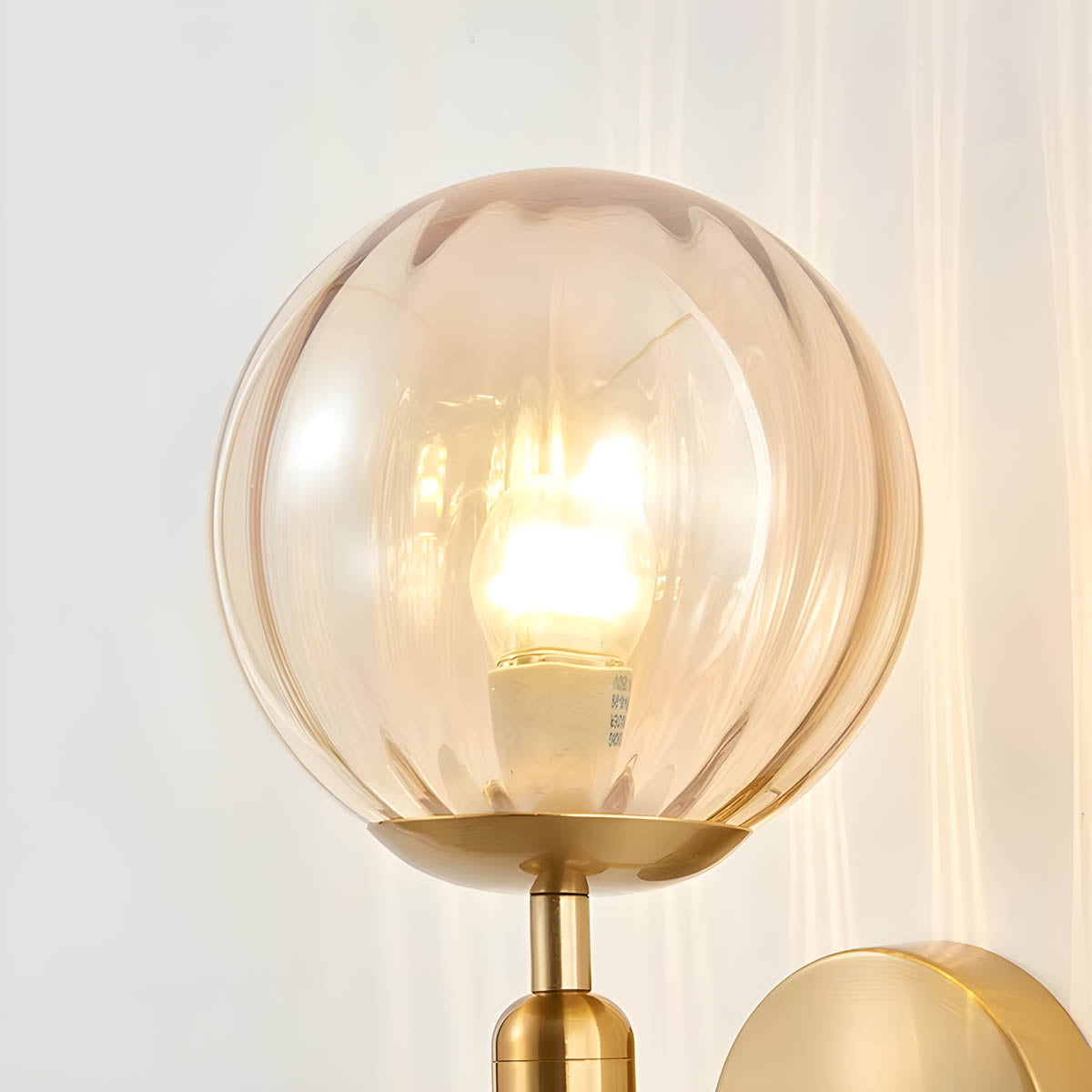ClaireLum -  Wandlamp van bewerkt glas