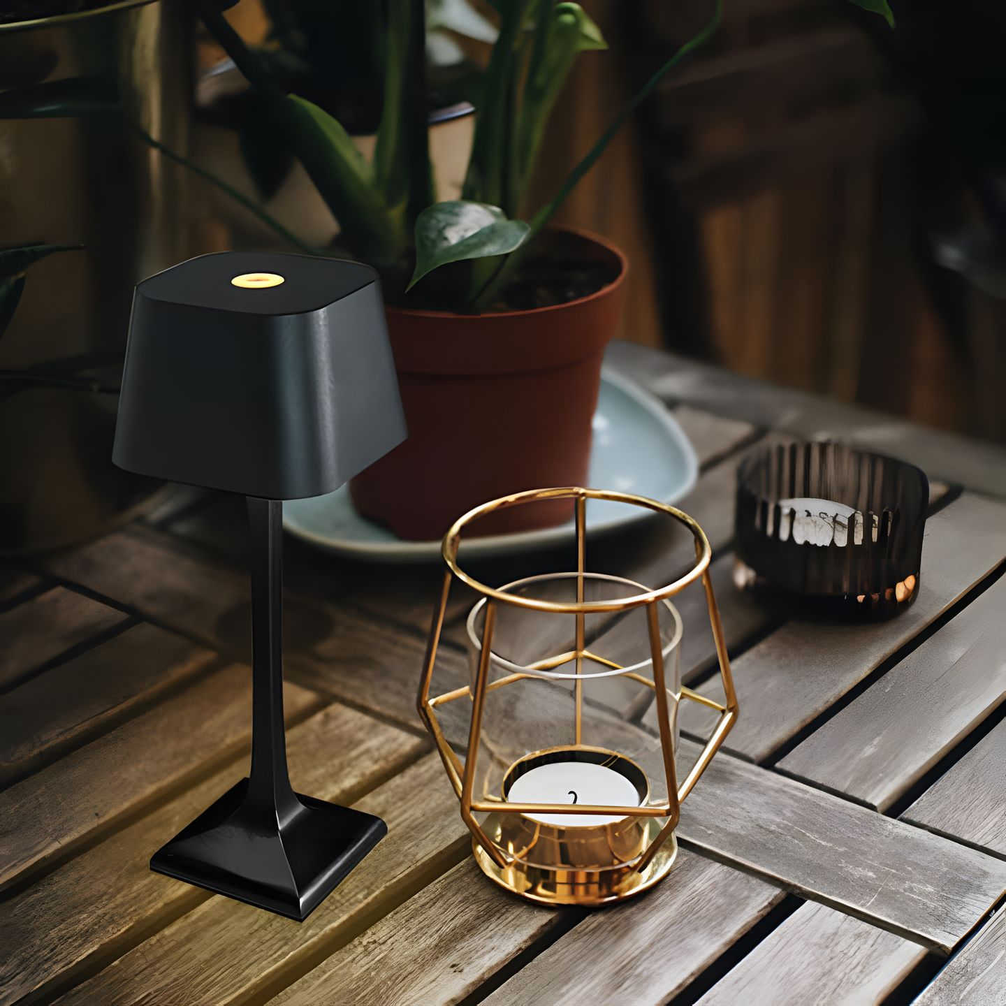 LuminaTouch | Elegante aanraakbediening & draadloze tafellamp