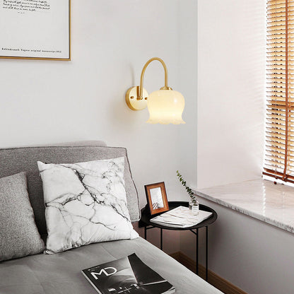 BlossomBright | Artistieke bloemen glazen wandlamp