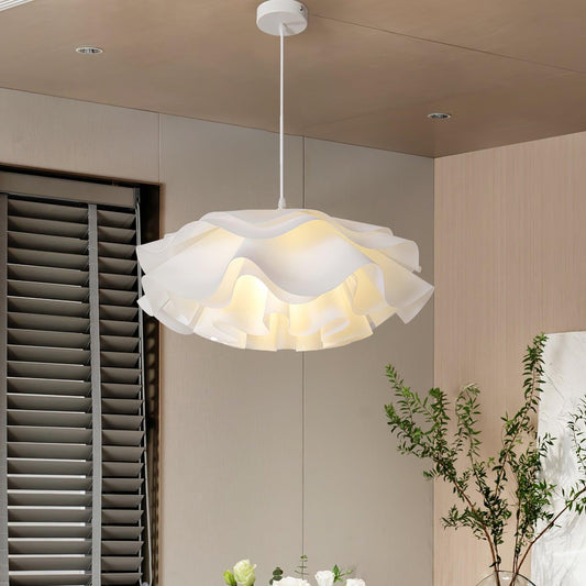 Witte hanglamp in bloemvorm