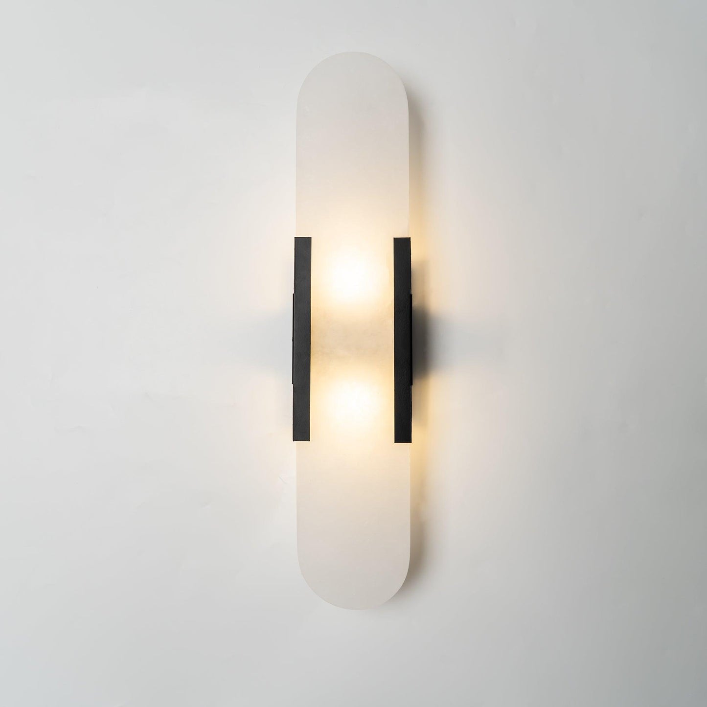 Melange langwerpige albasten wandlamp