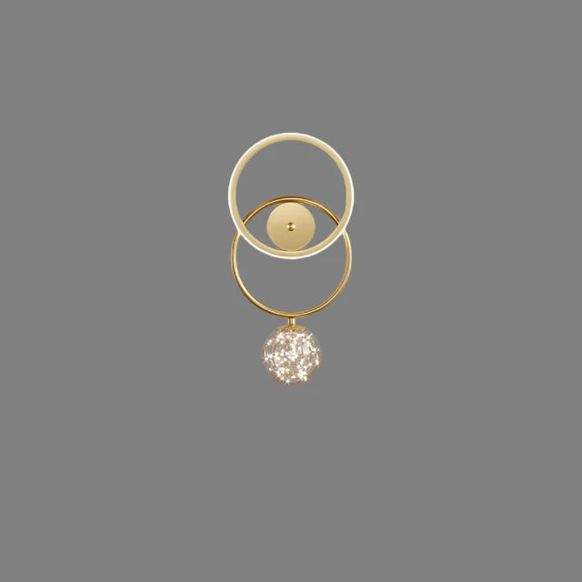 GlowVogue – Moderne LED Wandlamp in Goud met Glazen Bol