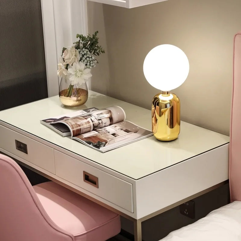 NordKugel Scandinavische Tafellamp | Elegante LED Lamp met Instelbare Helderheid voor Woonkamer & Slaapkamer