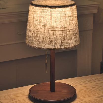 Gentle Glow lamp gemaakt van Scandinavisch walnoothout met luxe stoffen accenten