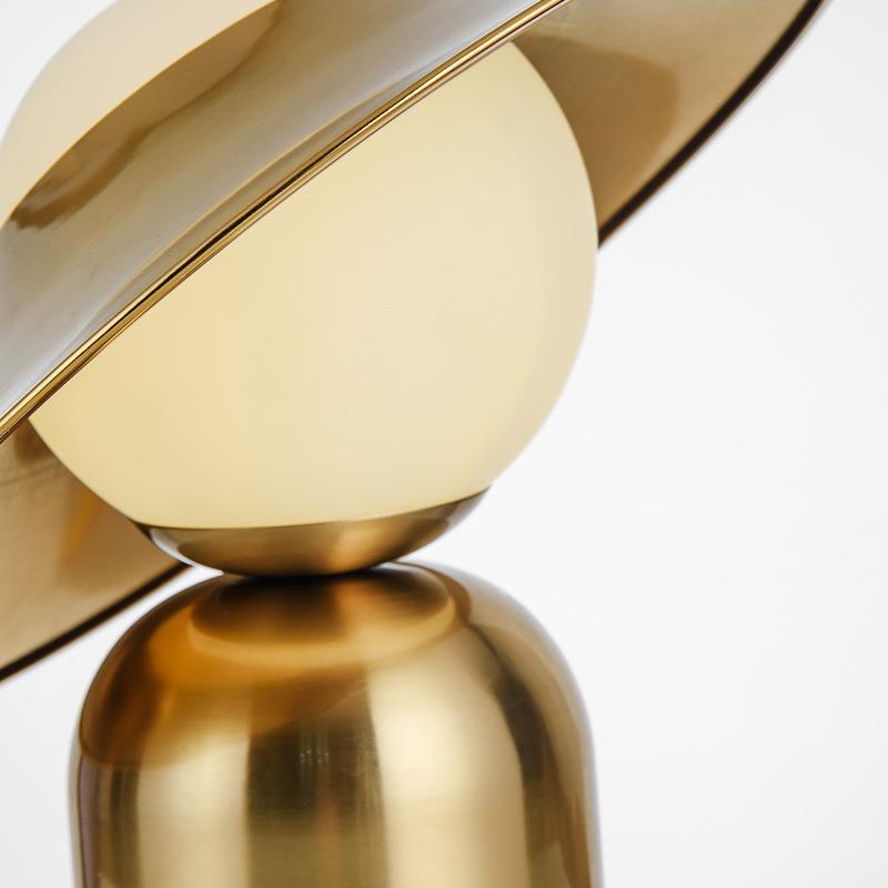 Lioris | Scandinavische Gouden Tafellamp