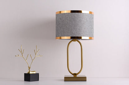 Auvion | Postmoderne Gouden Lamp