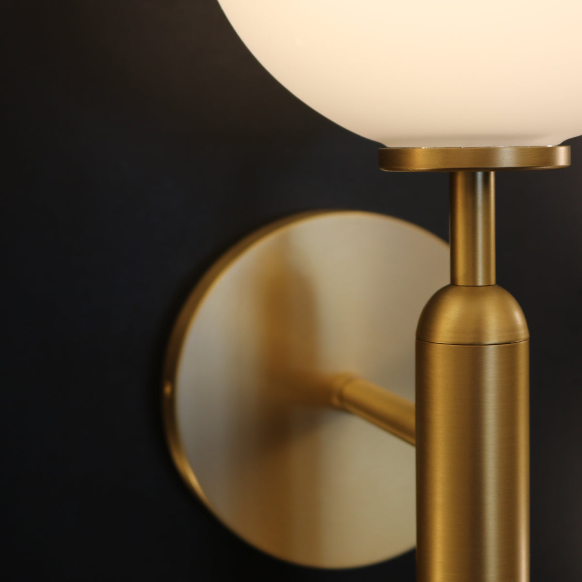 BrightSphere | Moderne glazen wandlamp