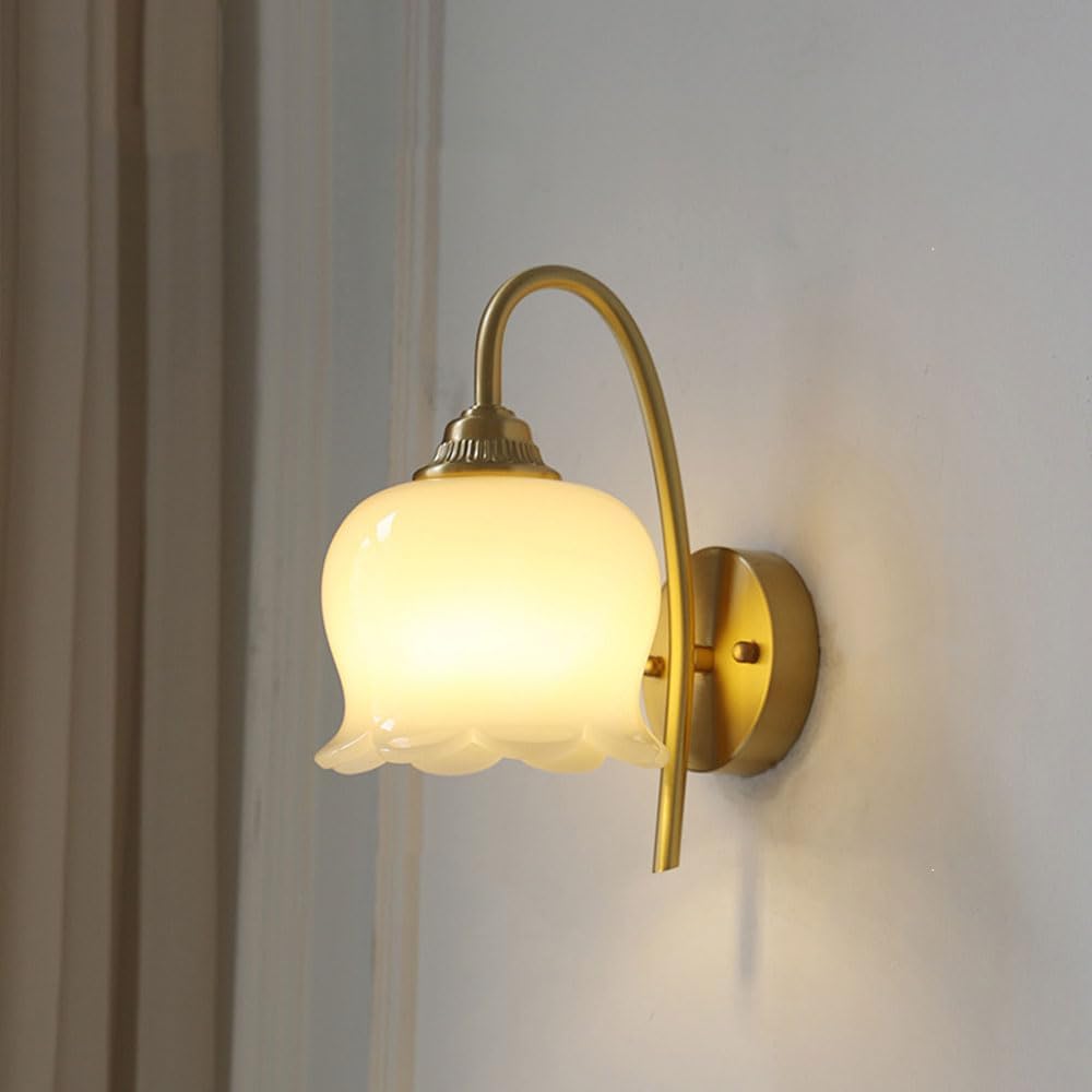 BlossomGlow | Elegante koperen wandlamp