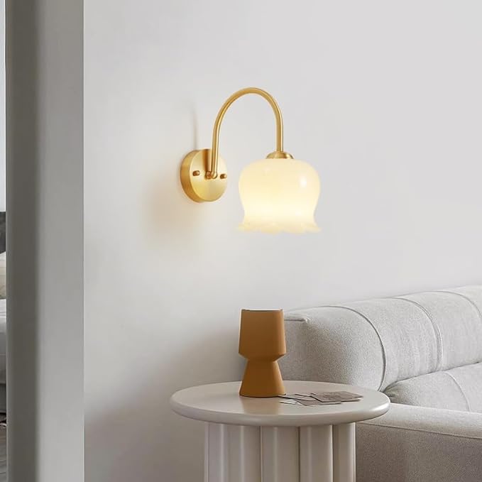 BlossomGlow | Elegante koperen wandlamp