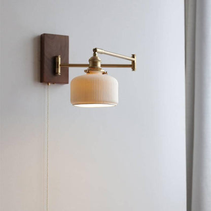 Keramische wandlamp met houten plaat
