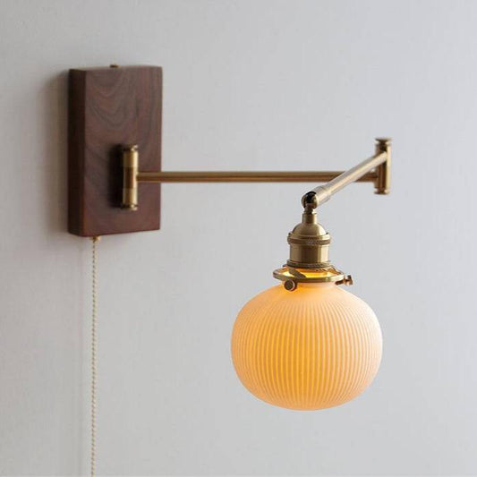 Keramische wandlamp met houten plaat