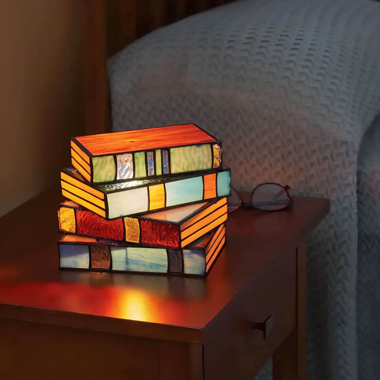 GlassNovel | Gebrandschilderde Glazen Boek Lamp – Uniek Handgemaakt Design & Sfeervolle Verlichting