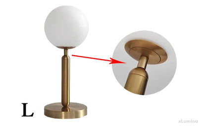 GlowSphere – LED Tafellamp met Glazen Bol & Messing Voet | Moderne Design Lamp voor Woonkamer, Slaapkamer & Kantoor