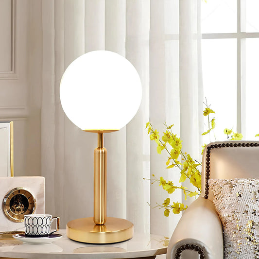 GlowSphere – LED Tafellamp met Glazen Bol & Messing Voet | Moderne Design Lamp voor Woonkamer, Slaapkamer & Kantoor