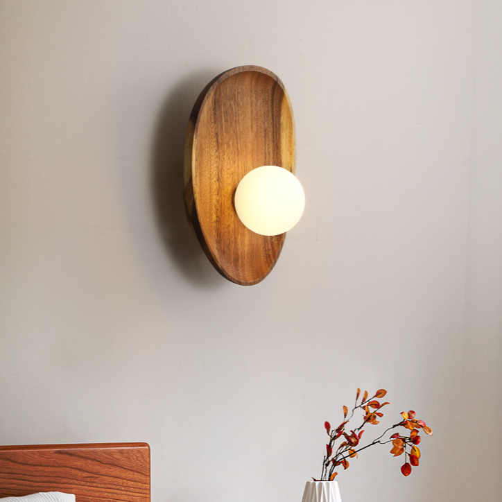 Wandlamp van natuurlijk hout