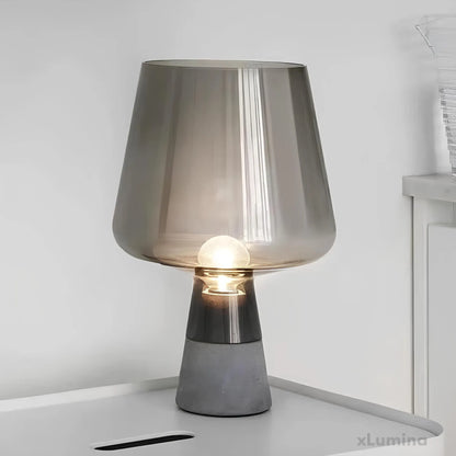 Leimu - Tafellamp van amberkleurig glas en betonnen voet