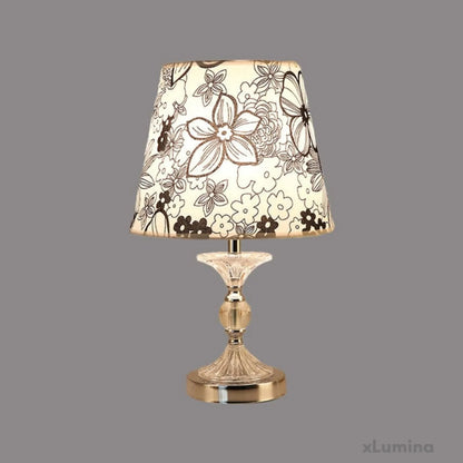 LuminArts - Stijlvolle tafellamp met bloemenpatroon