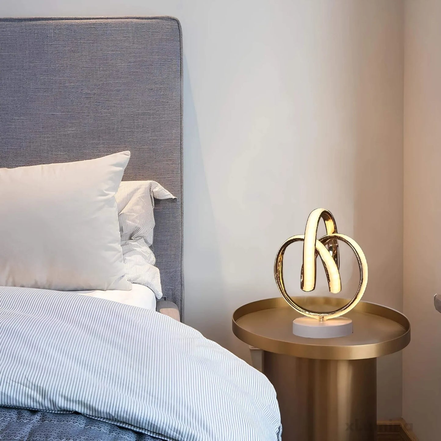 Minimalistische LED tafellamp - gebogen ontwerp