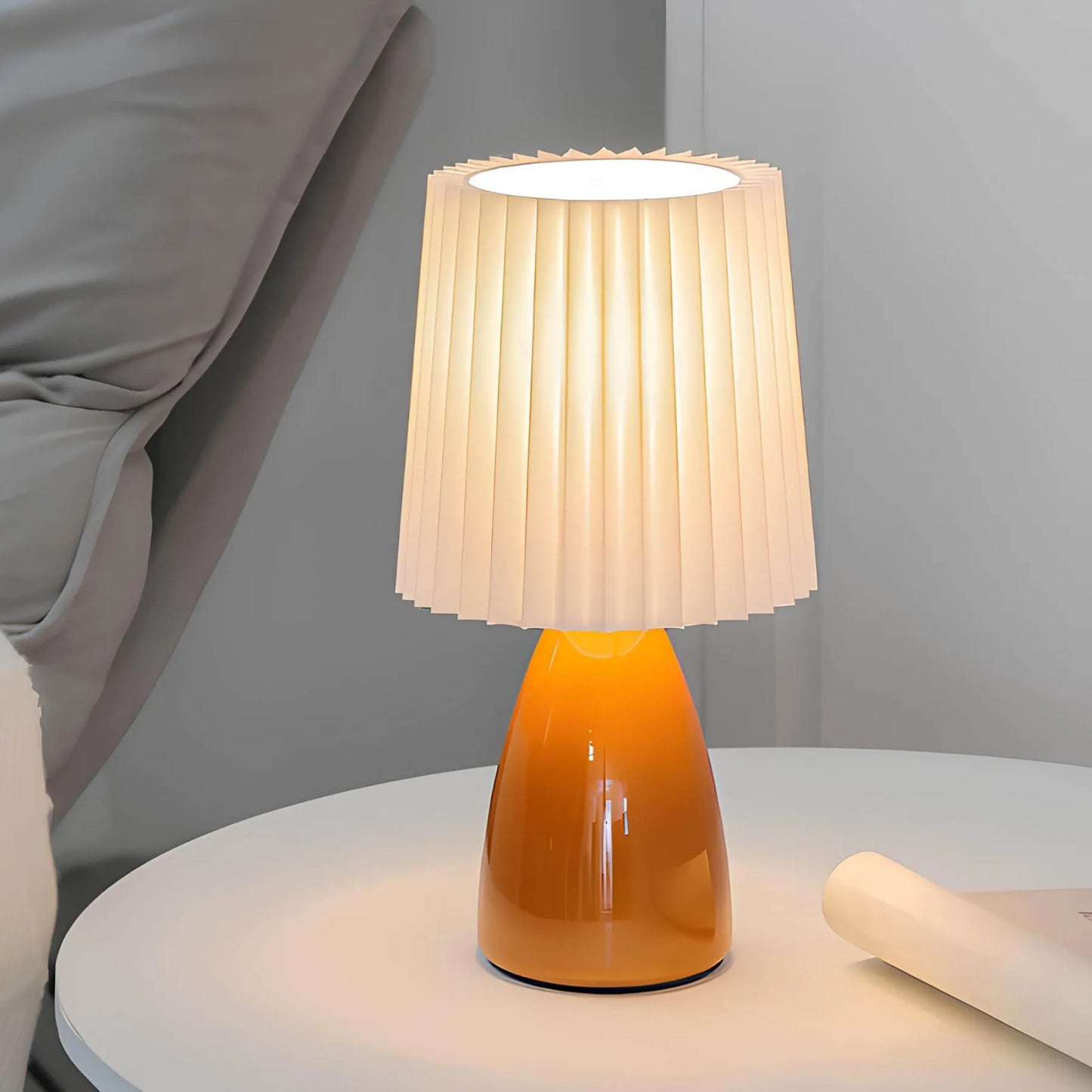 PleatedLight - Dimbare tafellamp met glazen voet en USB