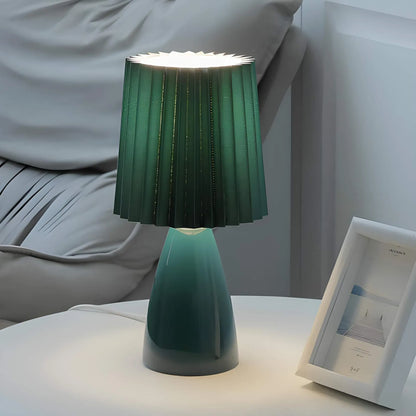 PleatedLight - Dimbare tafellamp met glazen voet en USB