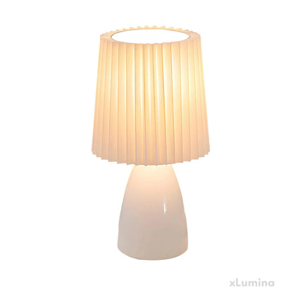 PleatedLight - Dimbare tafellamp met glazen voet en USB